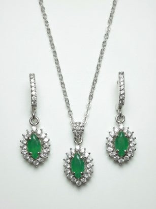 FJ 988 A touch of royal green, framed in everlasting brilliance