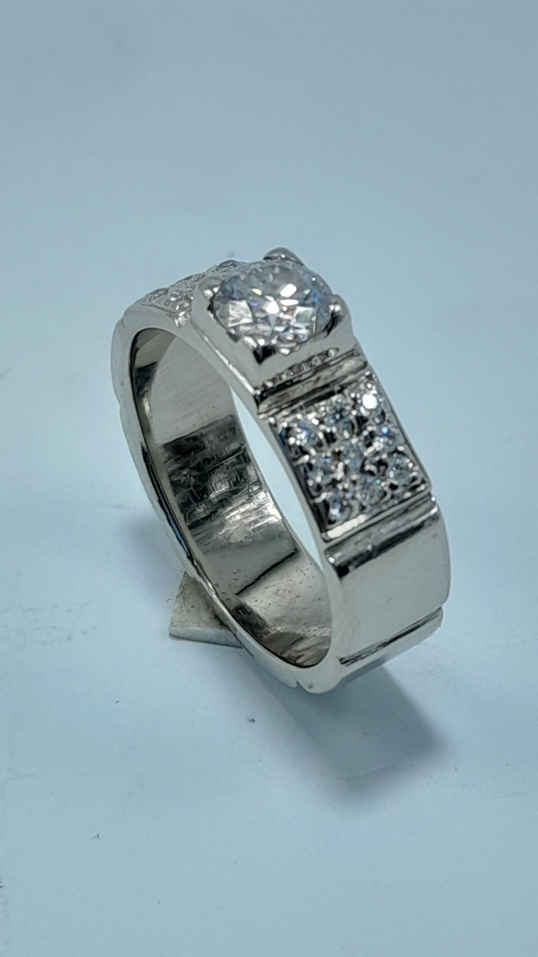 FJ 430 – Classic Silver Triple-Panel Moissanite Band