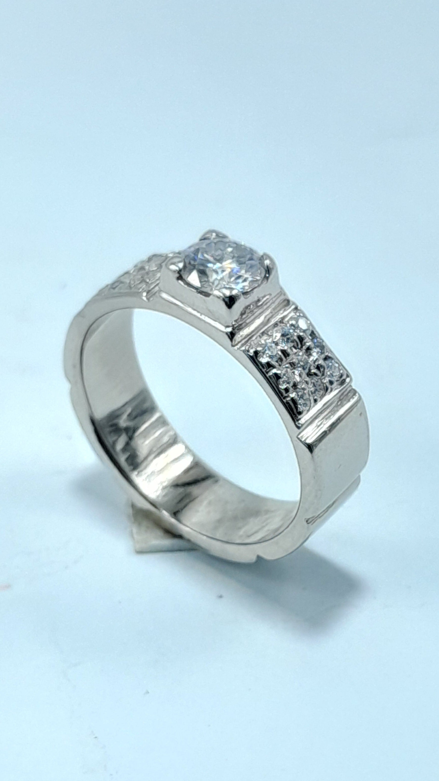 FJ 430 – Classic Silver Triple-Panel Moissanite Band