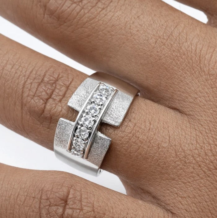 Fawaz Jewellers Prestige Silver Band – Modern Brilliance with Timeless Strength
