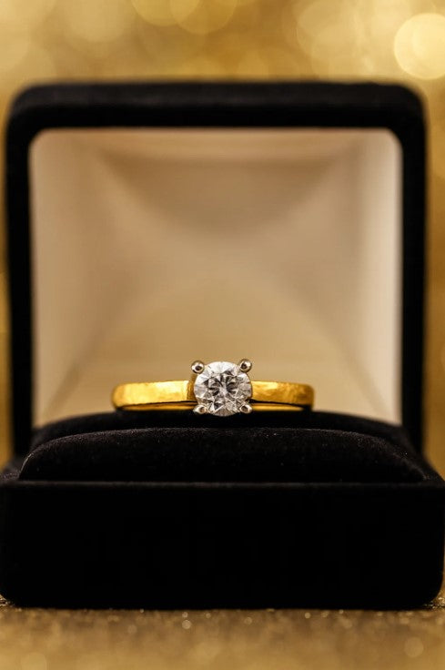 Fawaz Jewellers – Certified Round Diamond Solitaire | 21K Gold | Timeless Luxury