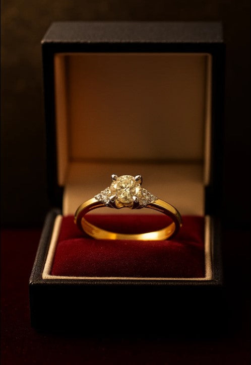 Fawaz Jewellers – Certified Diamond Solitaire | 21K Gold | Crown Setting with Side Diamonds