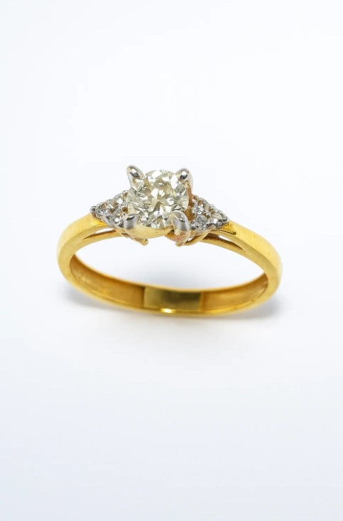Fawaz Jewellers – Certified Diamond Solitaire | 21K Gold | Crown Setting with Side Diamonds