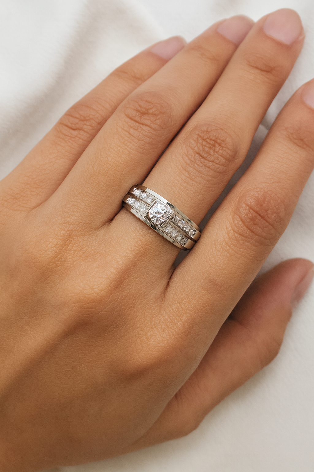 FJ 421 – Silver Moissanite Band