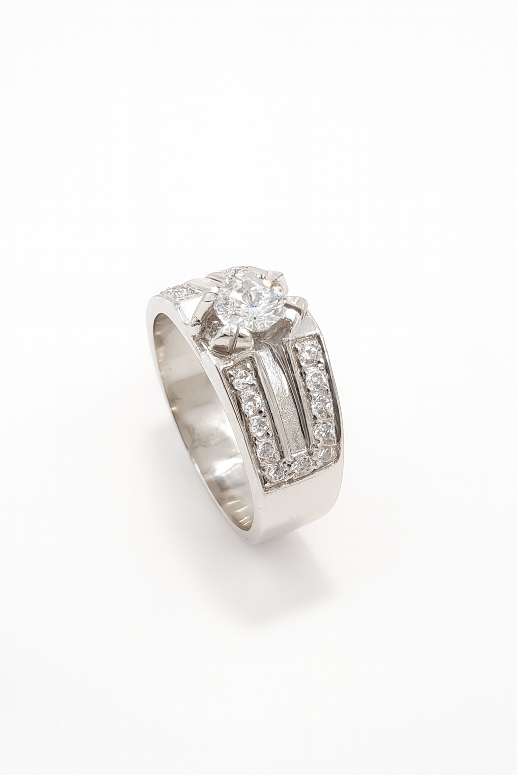 FJ 423 – Dual-Row Silver Moissanite Statement Ring
