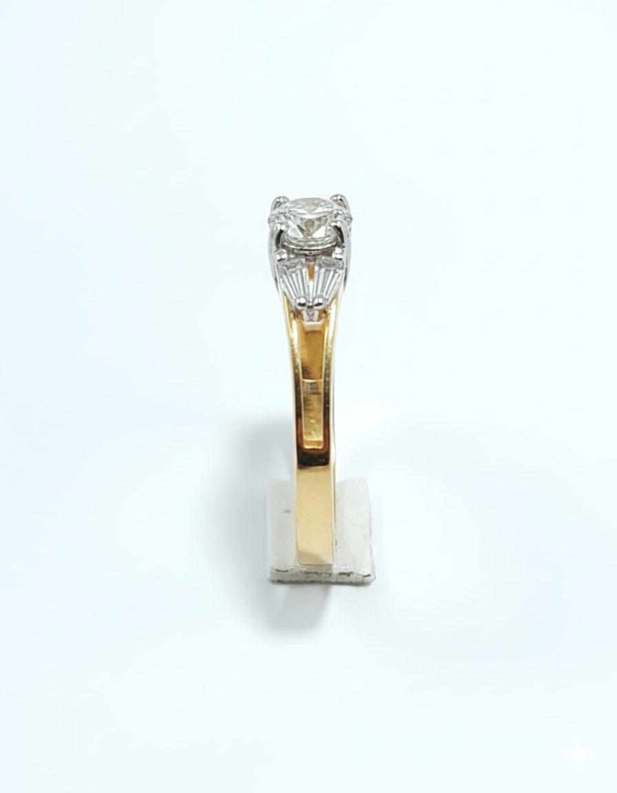 FJ 21K Gold Three-Stone Diamond Ring – Classic Elegant Design